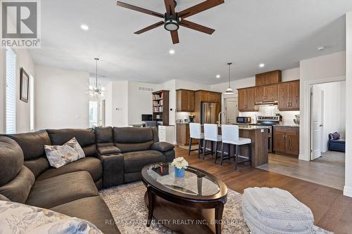 54 Borden Trail, Welland (Prince Charles), ON - Indoor Photo Showing Living Room