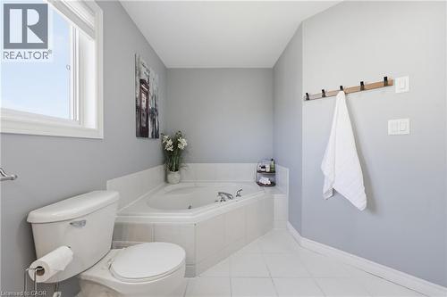 33 Jane Street, Smithville, ON - Indoor Photo Showing Bathroom