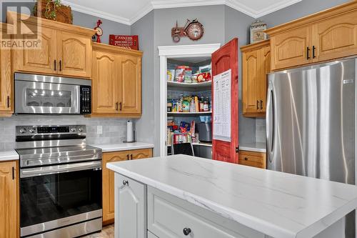 2 Ingrids Lane, Roaches Line, NL - Indoor Photo Showing Kitchen
