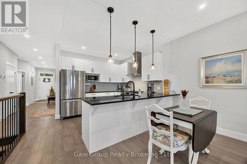 9.5 South Court Street, Norwich (Norwich Town), ON - Indoor Photo Showing Kitchen With Stainless Steel Kitchen With Upgraded Kitchen