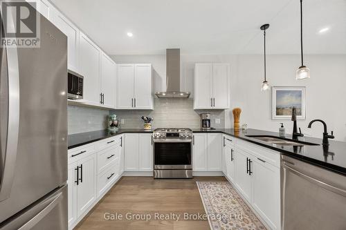 9.5 South Court Street, Norwich (Norwich Town), ON - Indoor Photo Showing Kitchen With Stainless Steel Kitchen With Upgraded Kitchen