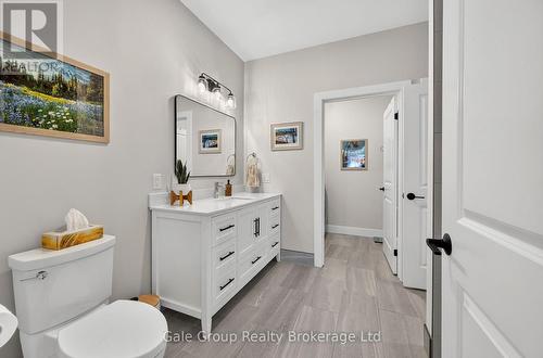 9.5 South Court Street, Norwich (Norwich Town), ON - Indoor Photo Showing Bathroom
