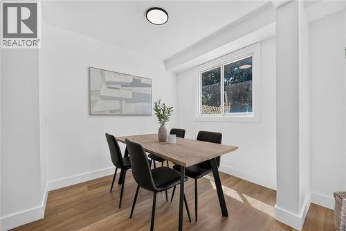 307 Somerset Crescent, Sarnia, ON - Indoor Photo Showing Dining Room