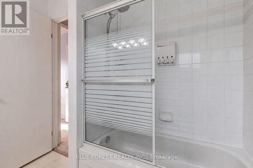 5 Bonaparte Lane, London East (East I), ON - Indoor Photo Showing Bathroom