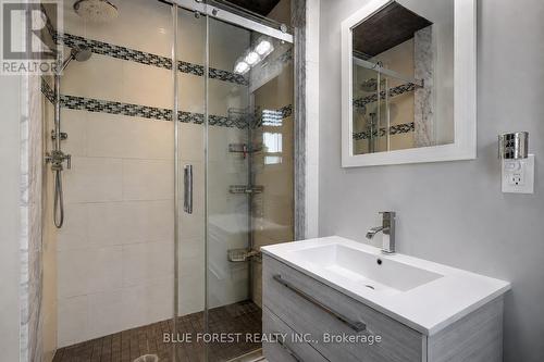 5 Bonaparte Lane, London East (East I), ON - Indoor Photo Showing Bathroom