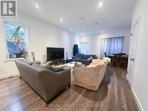 286 Hunter Street W, Hamilton, ON - Indoor Photo Showing Living Room