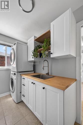 MAIN FLOOR LAUNDRY - 2021 Lumb Court, London North (North R), ON - Indoor Photo Showing Laundry Room
