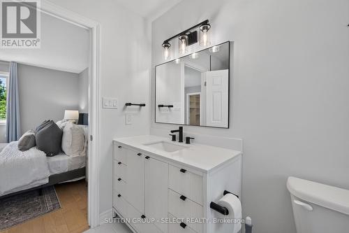PRIMARY ENSUITE - 2021 Lumb Court, London North (North R), ON - Indoor Photo Showing Bathroom