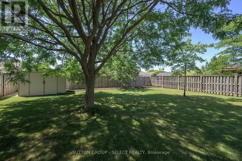 NO NEIGHBOURS TOWERING OVER FENCE - 2021 Lumb Court, London North (North R), ON - Outdoor With Backyard