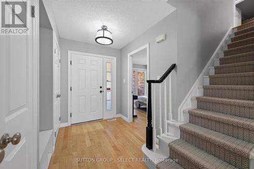 FRONT FOYER - 2021 Lumb Court, London North (North R), ON - Indoor Photo Showing Other Room