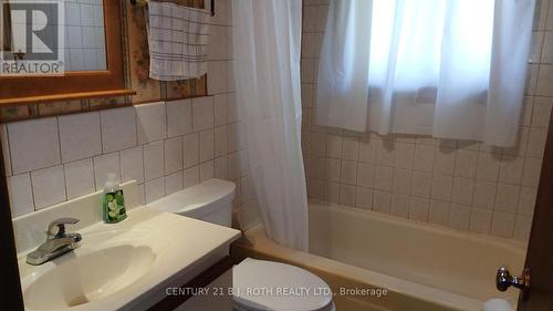 2293 Victoria Street, Innisfil, ON - Indoor Photo Showing Bathroom