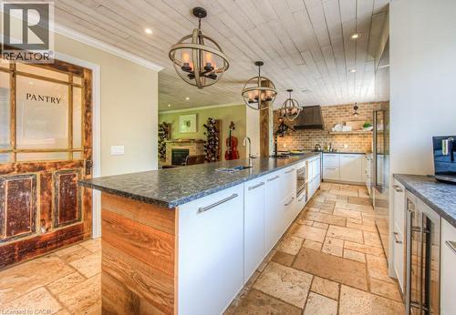 8466 Sideroad 30, Rockwood, ON - Indoor Photo Showing Kitchen With Upgraded Kitchen