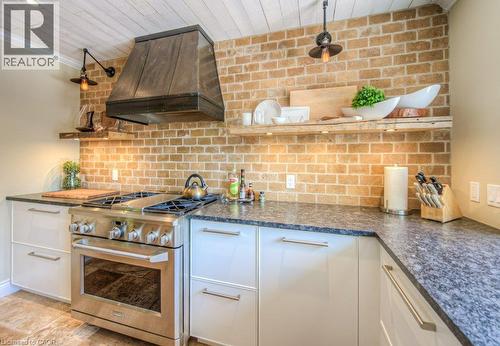 8466 Sideroad 30, Rockwood, ON - Indoor Photo Showing Kitchen With Upgraded Kitchen