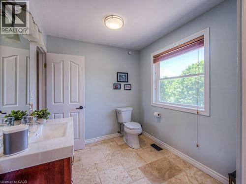 8466 Sideroad 30, Rockwood, ON - Indoor Photo Showing Bathroom
