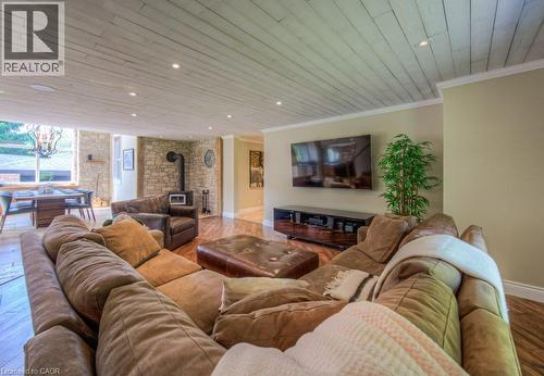 8466 Sideroad 30, Rockwood, ON - Indoor Photo Showing Living Room
