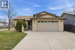 238 S AVENUE N  Saskatoon, SK S7L 2Z8