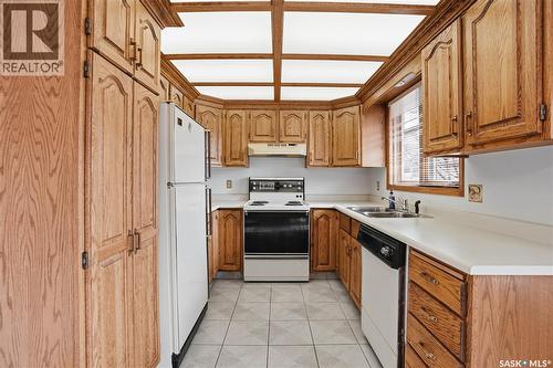238 S Avenue N, Saskatoon, SK - Indoor Photo Showing Kitchen With Double Sink