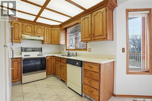 238 S Avenue N, Saskatoon, SK - Indoor Photo Showing Kitchen With Double Sink