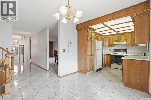 238 S Avenue N, Saskatoon, SK - Indoor Photo Showing Kitchen
