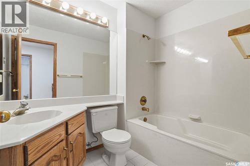 238 S Avenue N, Saskatoon, SK - Indoor Photo Showing Bathroom