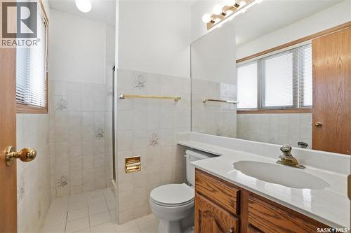 238 S Avenue N, Saskatoon, SK - Indoor Photo Showing Bathroom