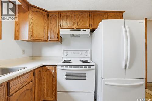238 S Avenue N, Saskatoon, SK - Indoor Photo Showing Kitchen