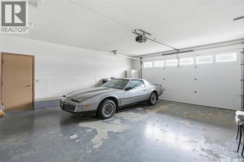 238 S Avenue N, Saskatoon, SK - Indoor Photo Showing Garage