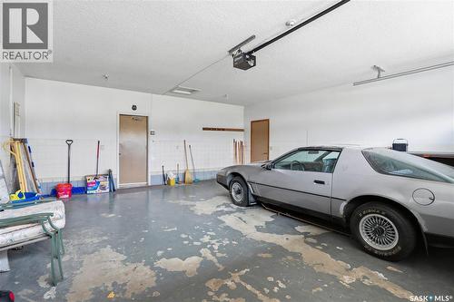 238 S Avenue N, Saskatoon, SK - Indoor Photo Showing Garage