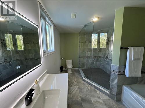 5381 Desmarais, Sudbury, ON - Indoor Photo Showing Bathroom