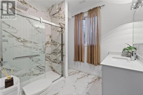 5381 Desmarais, Sudbury, ON - Indoor Photo Showing Bathroom