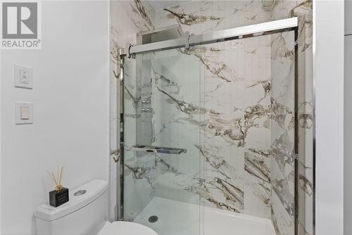 5381 Desmarais, Sudbury, ON - Indoor Photo Showing Bathroom