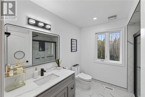 5381 Desmarais, Sudbury, ON - Indoor Photo Showing Bathroom