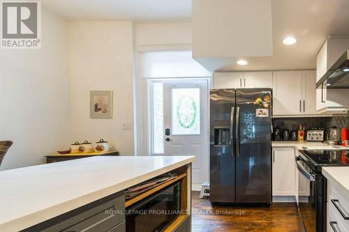 5 - 233 John Street, Belleville (Belleville Ward), ON - Indoor Photo Showing Kitchen