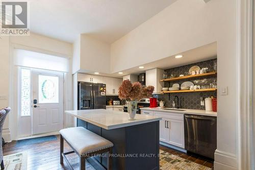 5 - 233 John Street, Belleville (Belleville Ward), ON - Indoor Photo Showing Kitchen