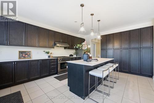 60 Hennessey Crescent, Kawartha Lakes (Lindsay), ON - Indoor Photo Showing Kitchen With Upgraded Kitchen