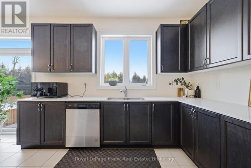 60 Hennessey Crescent, Kawartha Lakes (Lindsay), ON - Indoor Photo Showing Kitchen With Double Sink