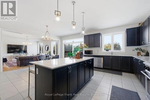 60 Hennessey Crescent, Kawartha Lakes (Lindsay), ON - Indoor Photo Showing Kitchen With Upgraded Kitchen
