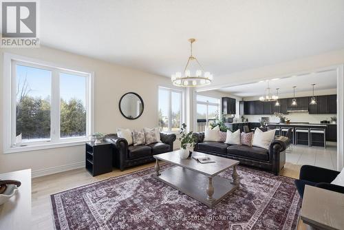 60 Hennessey Crescent, Kawartha Lakes (Lindsay), ON - Indoor Photo Showing Living Room