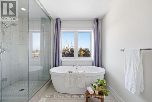 60 Hennessey Crescent, Kawartha Lakes (Lindsay), ON - Indoor Photo Showing Bathroom
