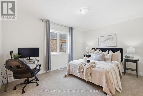 60 Hennessey Crescent, Kawartha Lakes (Lindsay), ON - Indoor Photo Showing Bedroom