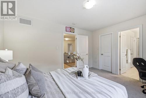 60 Hennessey Crescent, Kawartha Lakes (Lindsay), ON - Indoor Photo Showing Bedroom