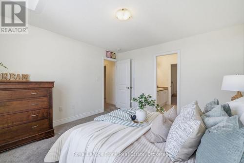 60 Hennessey Crescent, Kawartha Lakes (Lindsay), ON - Indoor Photo Showing Bedroom