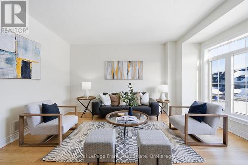 60 Hennessey Crescent, Kawartha Lakes (Lindsay), ON - Indoor Photo Showing Living Room