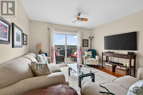 146 Britannia Crescent, Loyalist (Bath), ON - Indoor Photo Showing Living Room