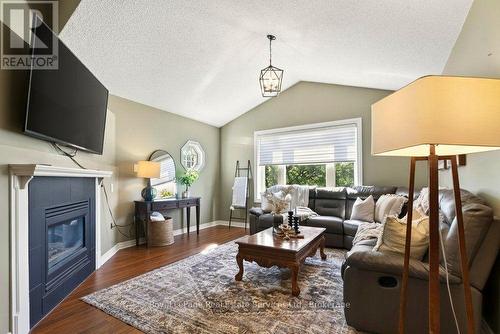 2054 Westmount Drive, Oakville (Wm Westmount), ON - Indoor Photo Showing Living Room With Fireplace