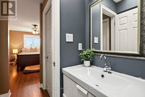 2054 Westmount Drive, Oakville (Wm Westmount), ON - Indoor Photo Showing Bathroom