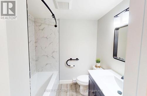 648 Brant Street, Woodstock (Woodstock - North), ON - Indoor Photo Showing Bathroom