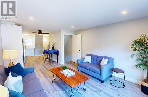 648 Brant Street, Woodstock (Woodstock - North), ON - Indoor Photo Showing Living Room