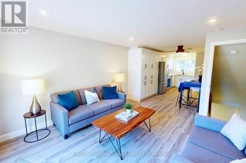 648 Brant Street, Woodstock (Woodstock - North), ON - Indoor Photo Showing Living Room