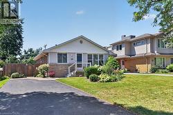 20 CARDINAL Drive  Hamilton, ON L9A 4H4